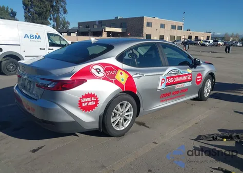 2025 Toyota Camry Le из США, поврежденный, VIN 4T1DAACK7SU537649